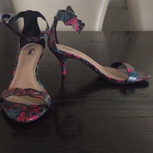 NWOT Multicolored Sandal